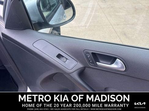 Used 2013 Volkswagen Tiguan S image 35