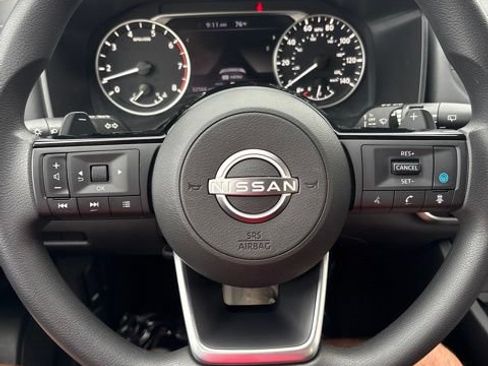 Used 2023 Nissan Rogue SV AWD/4WD image 7