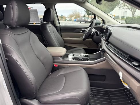 New 2026 Kia Carnival EX image 11