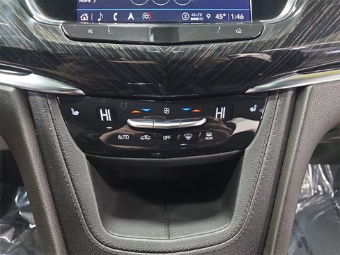Used 2022 Cadillac XT6 Premium Luxury image 22