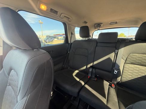 Used 2025 Nissan Pathfinder SV image 40