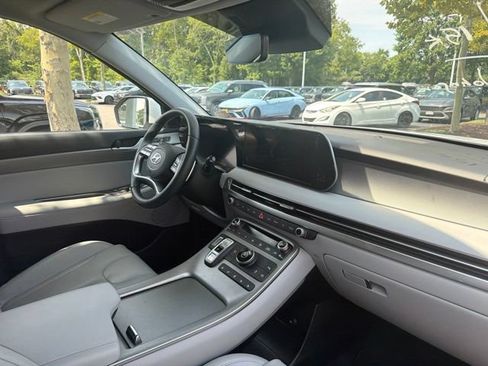 Used 2025 Hyundai Palisade SEL FWD image 13