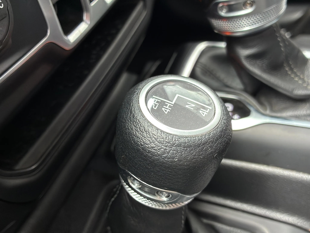 Used 2025 Jeep Gladiator Sport AWD/4WD image 32