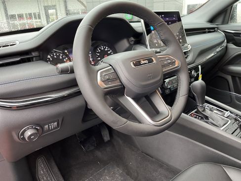 New 2026 Jeep Compass Latitude image 3