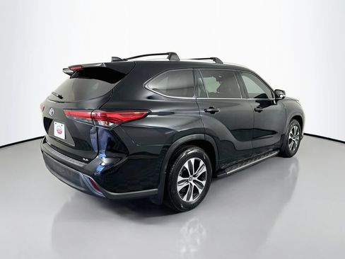 Used 2022 Toyota Highlander XLE FWD image 5