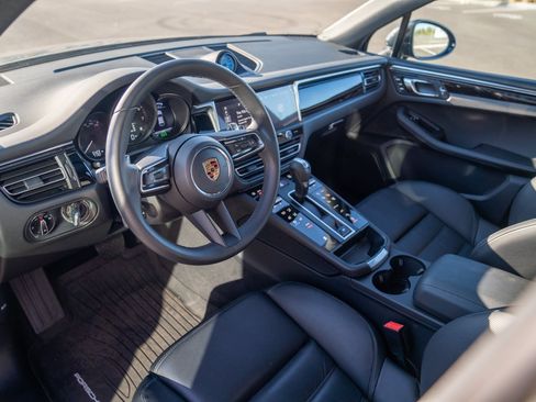 Certified 2026 Porsche Macan AWD/4WD image 4