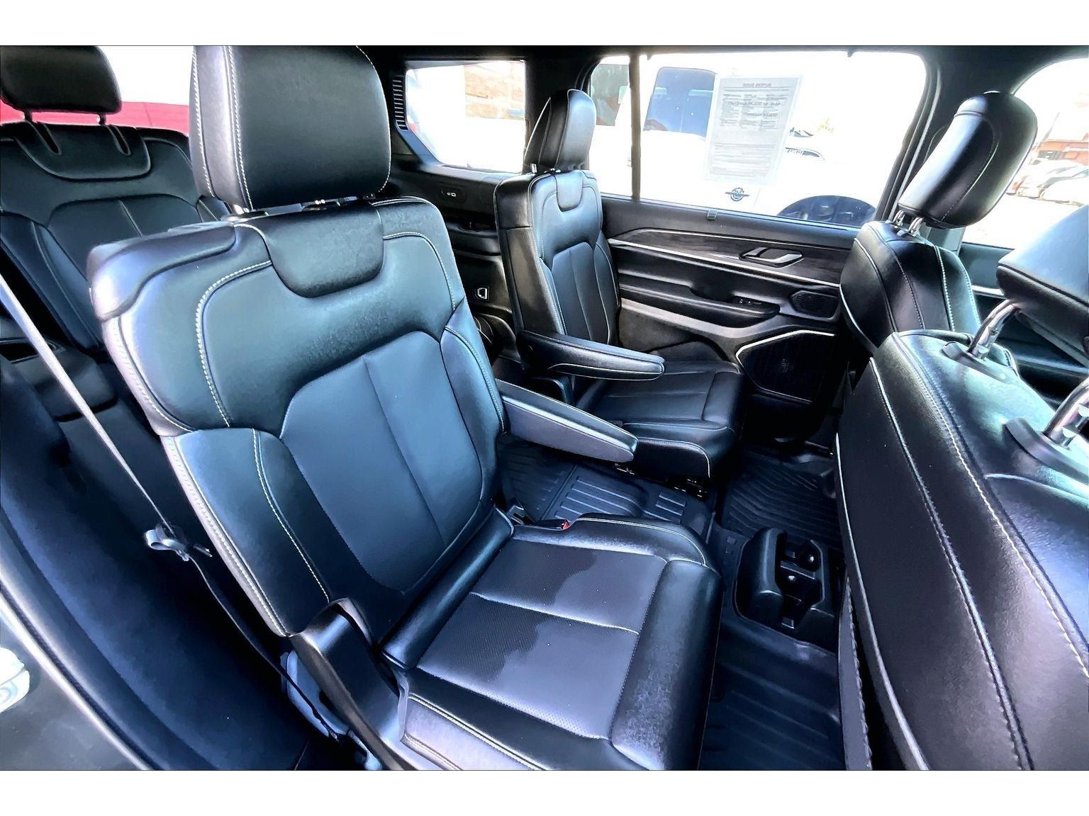 Used 2024 Jeep Grand Cherokee L Limited w/ Luxury Tech Group II AWD/4WD image 30