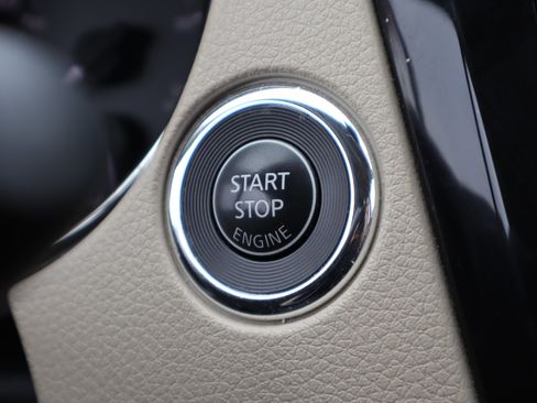 Used 2020 Nissan Rogue SV image 26