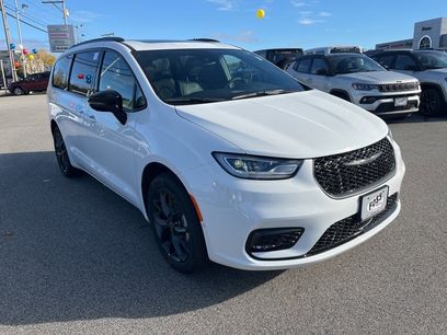 New 2026 Chrysler Pacifica Limited