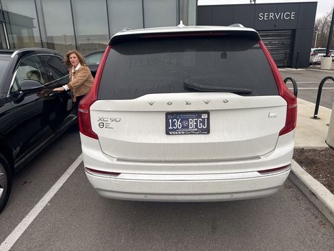 Used 2022 Volvo XC90 T8 Inscription Expression w/ Advanced Package image 4