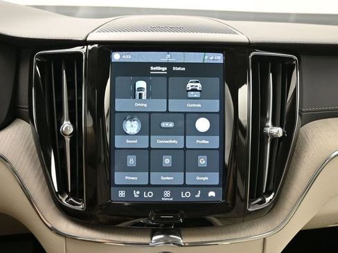 Used 2023 Volvo XC60 B5 Ultimate w/ Climate Package FWD image 17