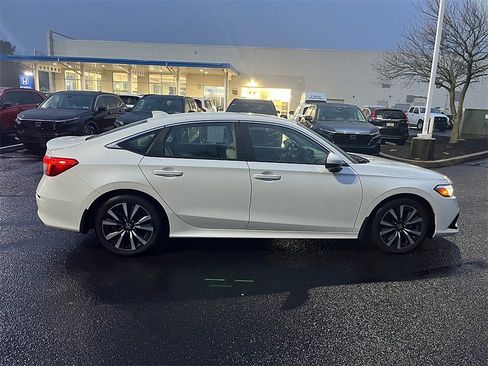 Used 2023 Honda Civic EX image 7