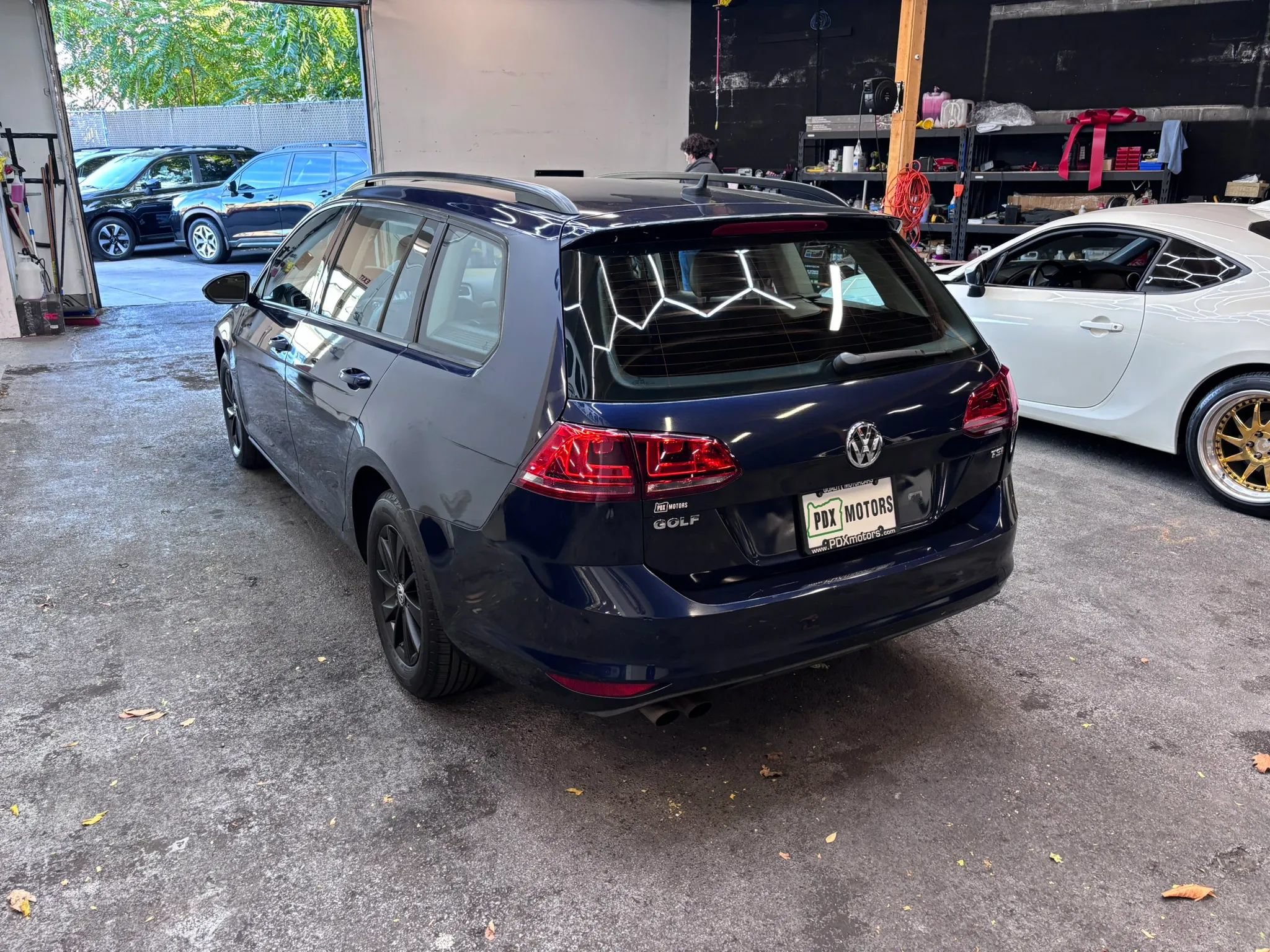 Used 2015 Volkswagen Golf S FWD image 4