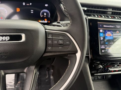 Used 2024 Jeep Grand Cherokee L Laredo image 18