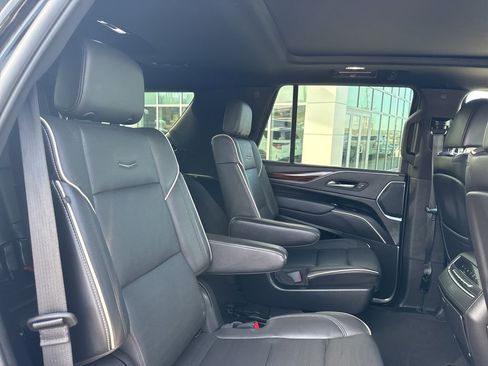 Used 2023 Cadillac Escalade Premium Luxury image 27