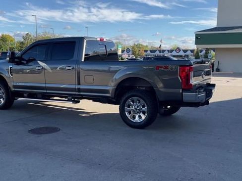 Used 2019 Ford F350 Lariat w/ Chrome Package image 6