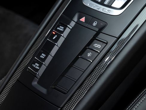 Used 2018 Porsche 911 GT2 RS image 29