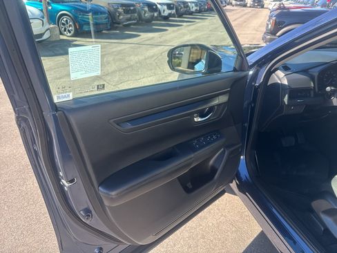 Used 2025 Honda CR-V LX image 7