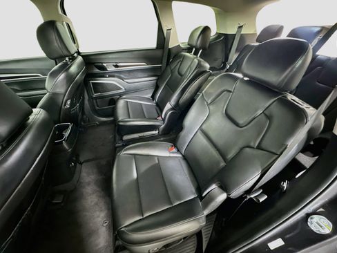 Used 2025 Kia Telluride S FWD image 29