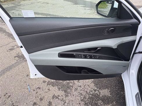 New 2025 Hyundai Elantra Limited image 10