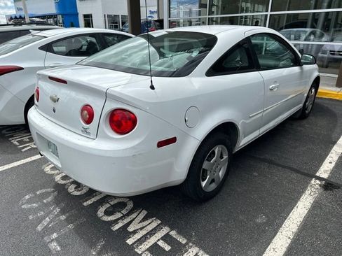 Used 2005 Chevrolet Cobalt Coupe FWD image 2