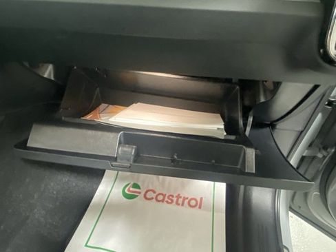 Used 2025 Volvo XC40 B5 Core image 31