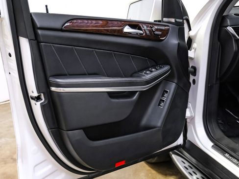 Used 2014 Mercedes-Benz GL 450 4MATIC image 38
