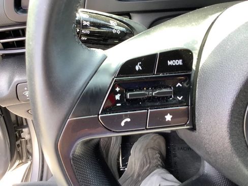 Used 2025 Hyundai Elantra Sport FWD image 41