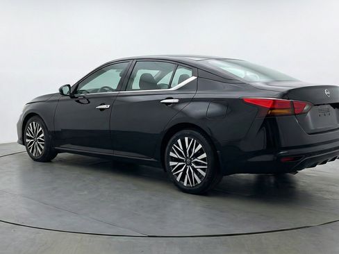 Used 2025 Nissan Altima 2.5 SV image 6