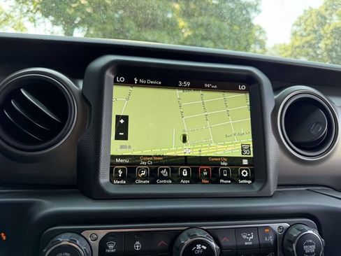 Used 2022 Jeep Wrangler Sport AWD/4WD image 25