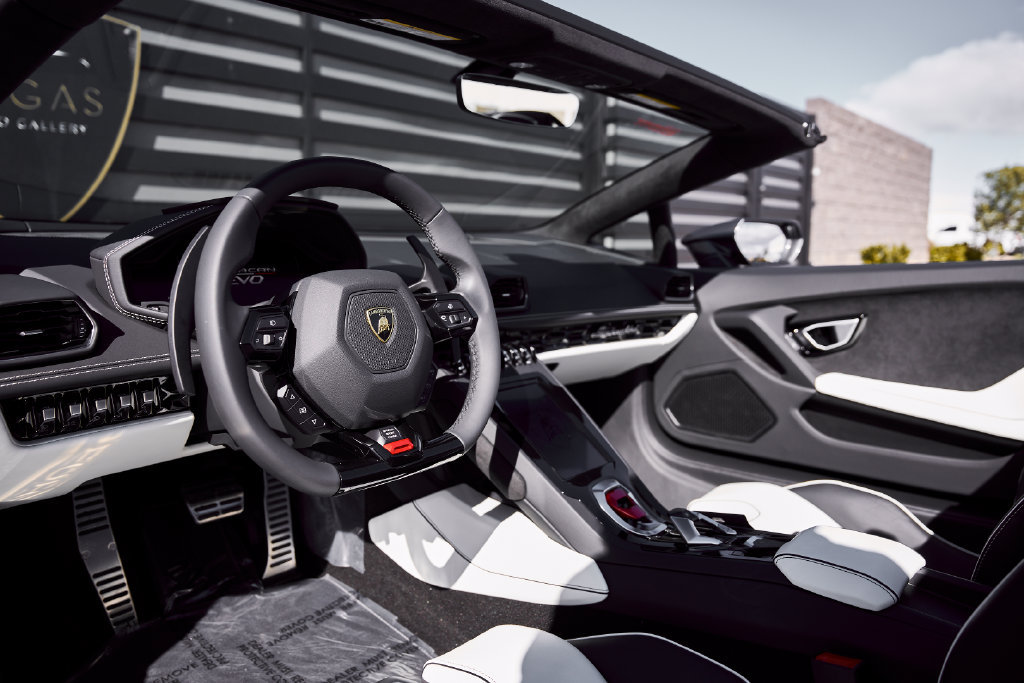 Used 2024 Lamborghini Huracan EVO AWD/4WD image 2