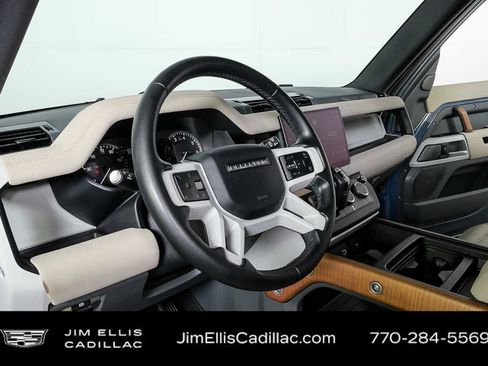 Used 2023 Land Rover Defender 110 SE image 4