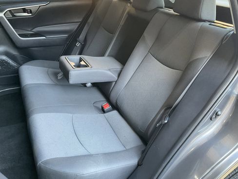 Used 2025 Toyota RAV4 XLE AWD/4WD image 33