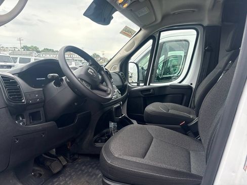 Used 2025 RAM ProMaster 2500 w/ U-Haul Equipment Group FWD image 8