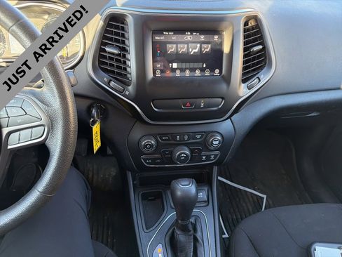 Used 2021 Jeep Cherokee Latitude image 13