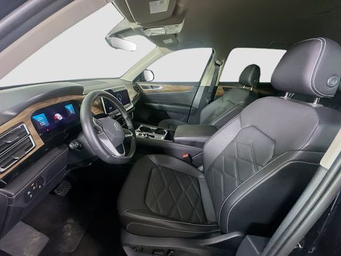 Used 2025 Volkswagen Atlas SE FWD image 13