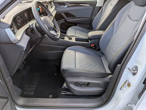 New 2026 Volkswagen Tiguan SE image 10