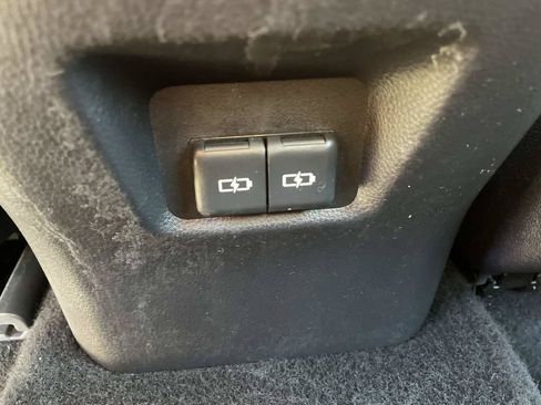 Used 2025 Toyota RAV4 XLE FWD image 17