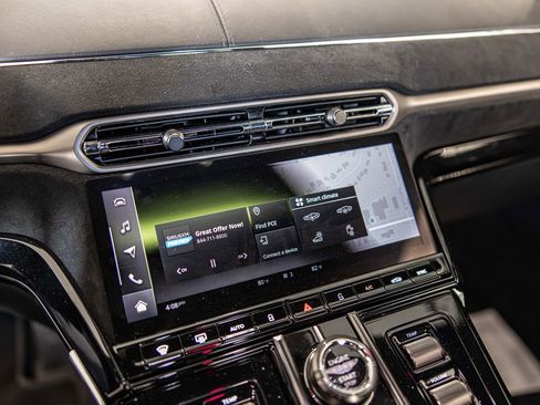 Used 2025 Aston Martin V8 Vantage Coupe image 24