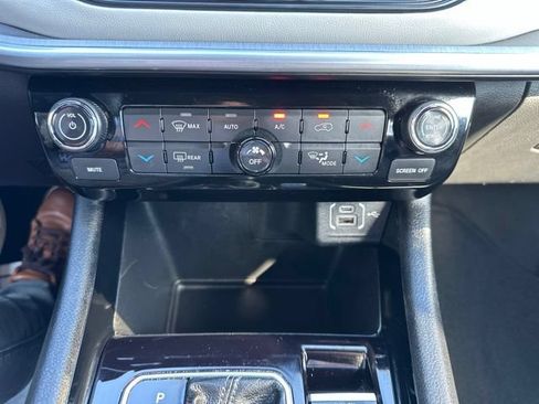 Used 2025 Jeep Compass Limited AWD/4WD image 17