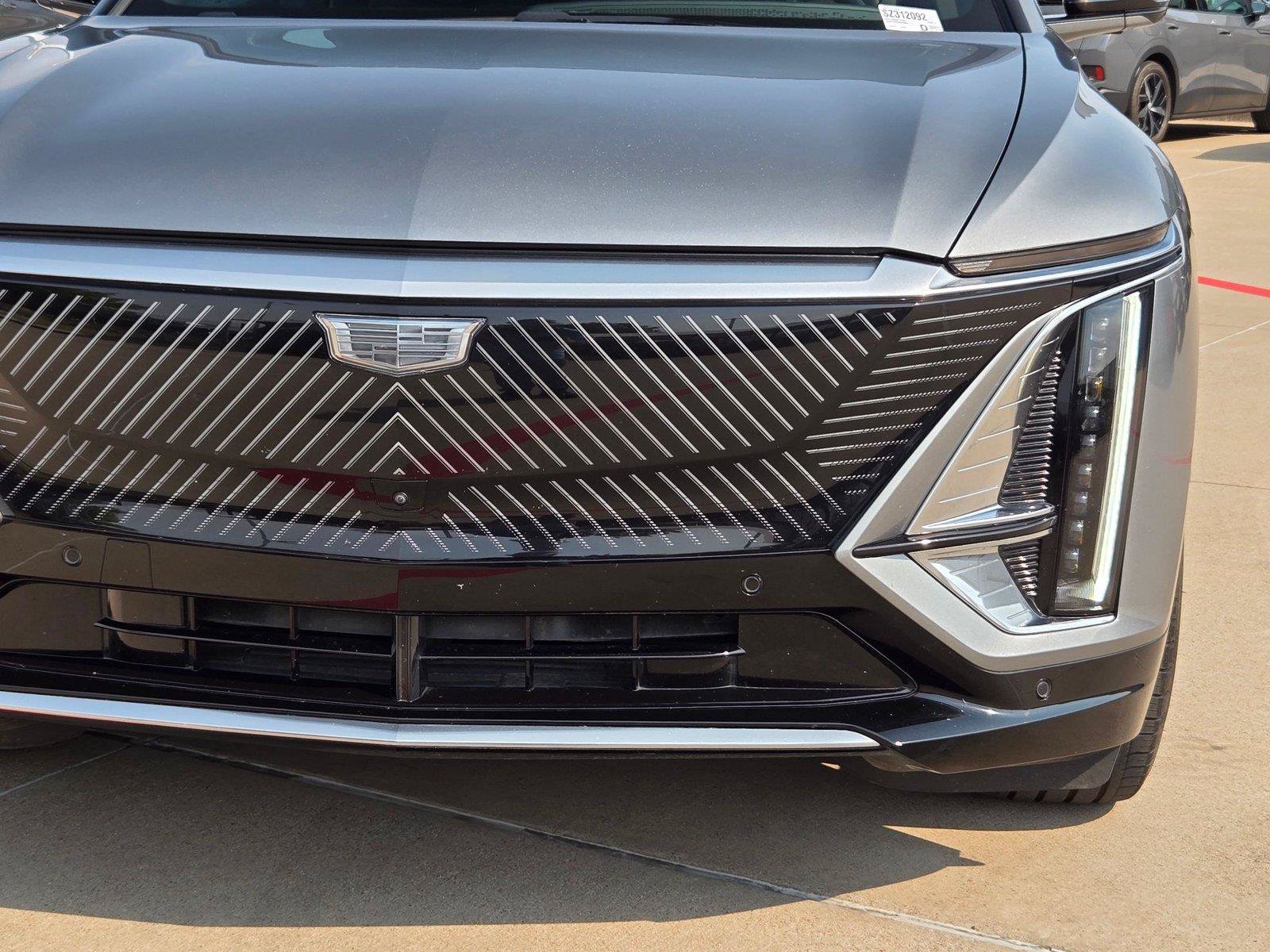 Certified 2025 Cadillac Lyriq Luxury w/ LPO, Floor Liner Package AWD/4WD image 4