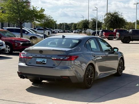 Used 2026 Toyota Camry SE w/ Convenience Package FWD image 4