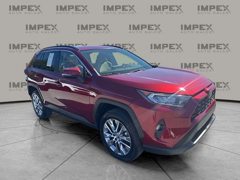 Used 2019 Toyota RAV4 XLE Premium image 7