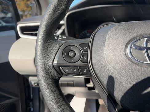 Used 2020 Toyota Corolla LE image 17