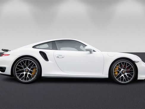 Used 2015 Porsche 911 Turbo S image 2