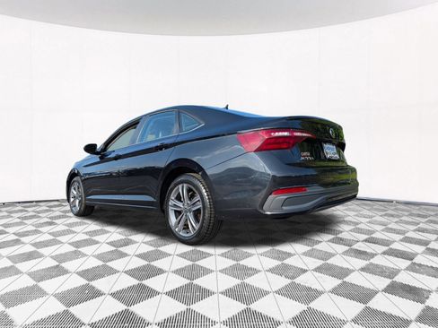 Used 2024 Volkswagen Jetta SE FWD image 11
