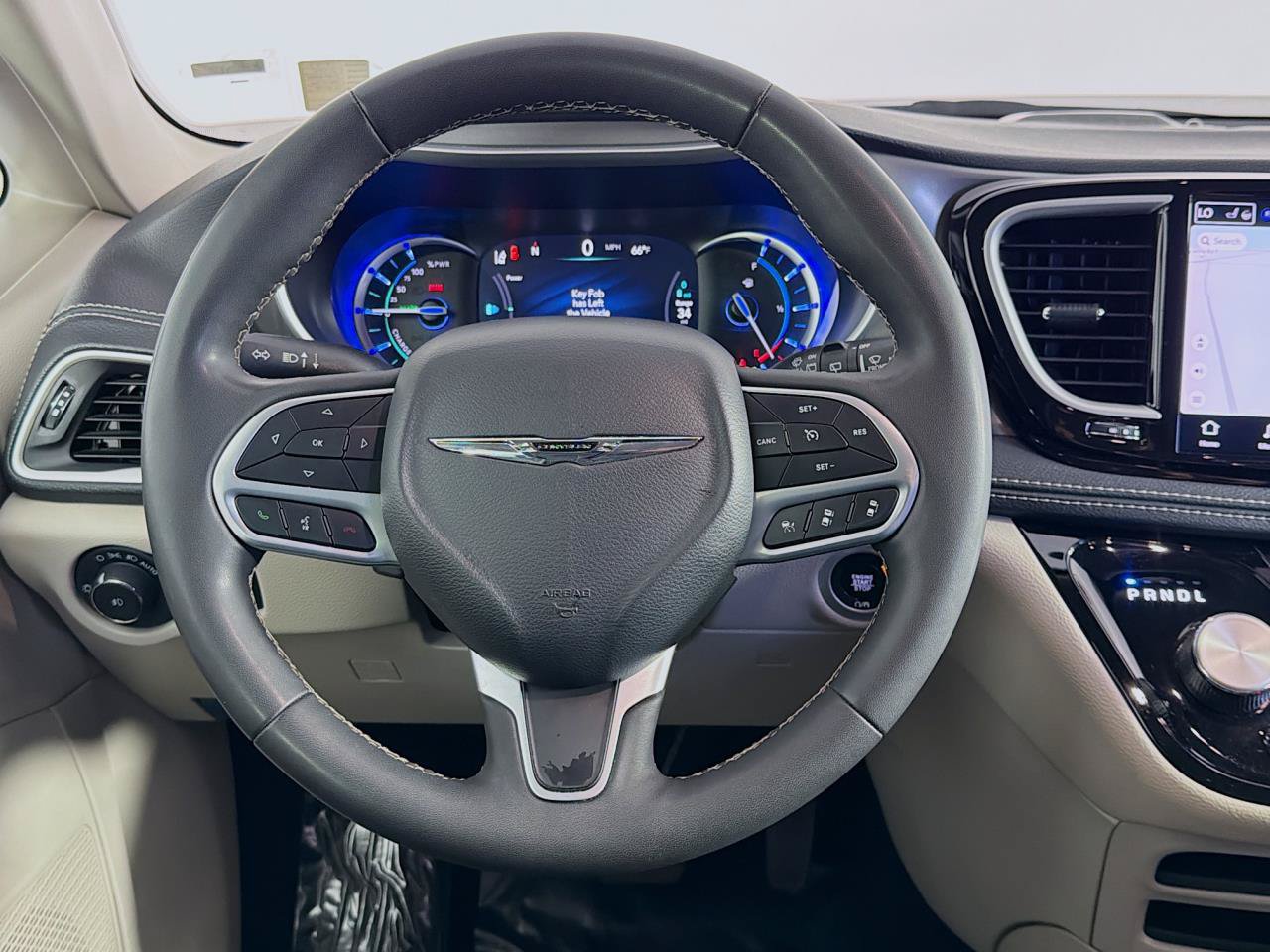 Used 2024 Chrysler Pacifica Limited FWD image 14
