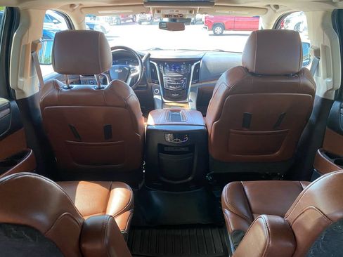 Used 2019 Cadillac Escalade Premium Luxury AWD/4WD image 36