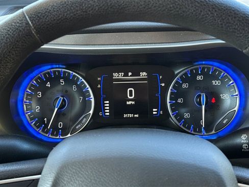 Used 2020 Chrysler Pacifica Touring image 34