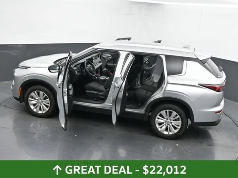 Used 2025 Mitsubishi Outlander ES image 65